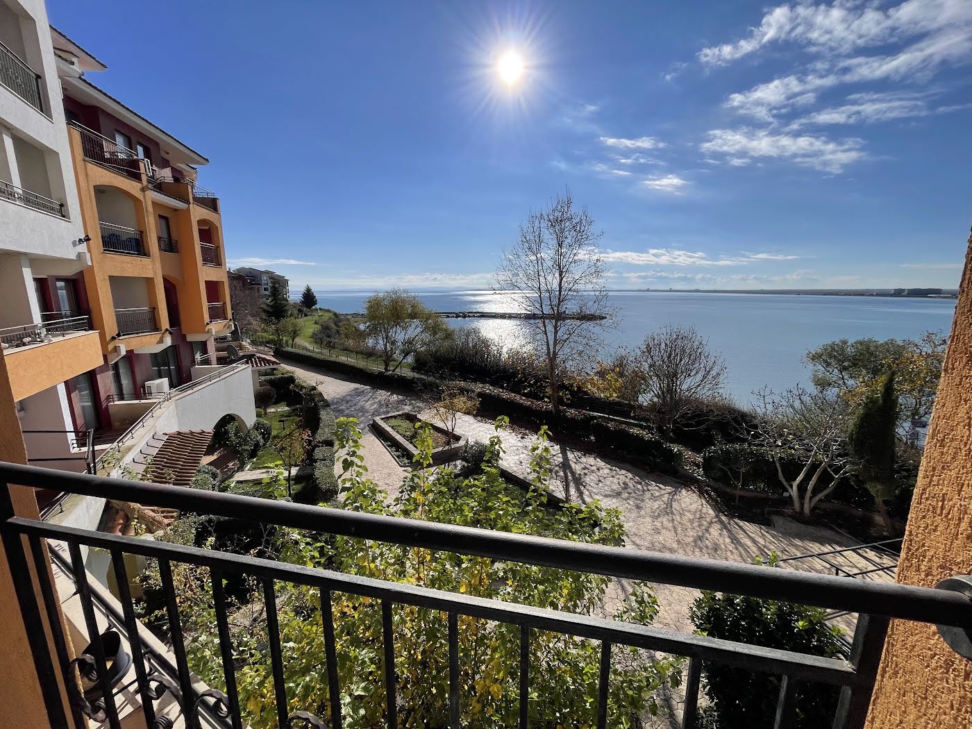Трёхкомнатный апартамент 93 м² с двумя балконами, Marina Cape, Ахелой